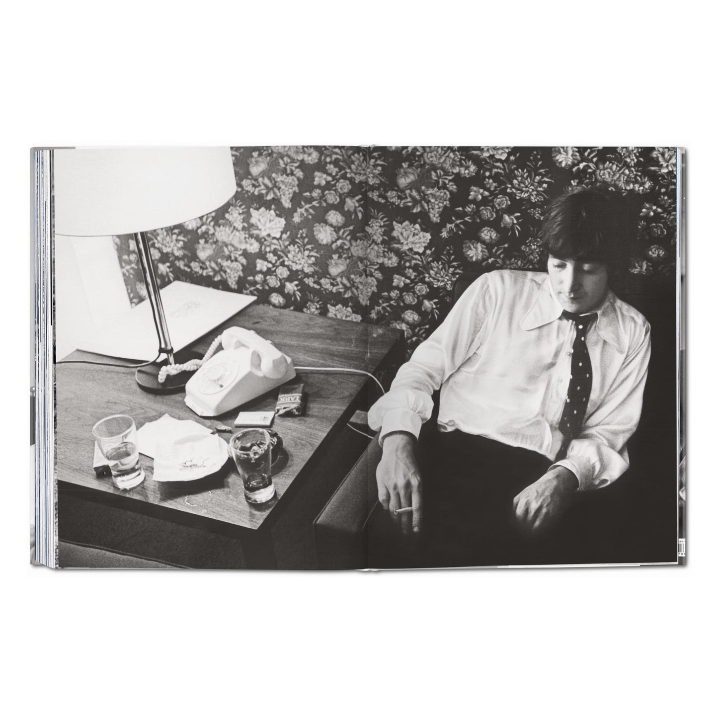 Harry Benson. The Beatles (German, French, English)