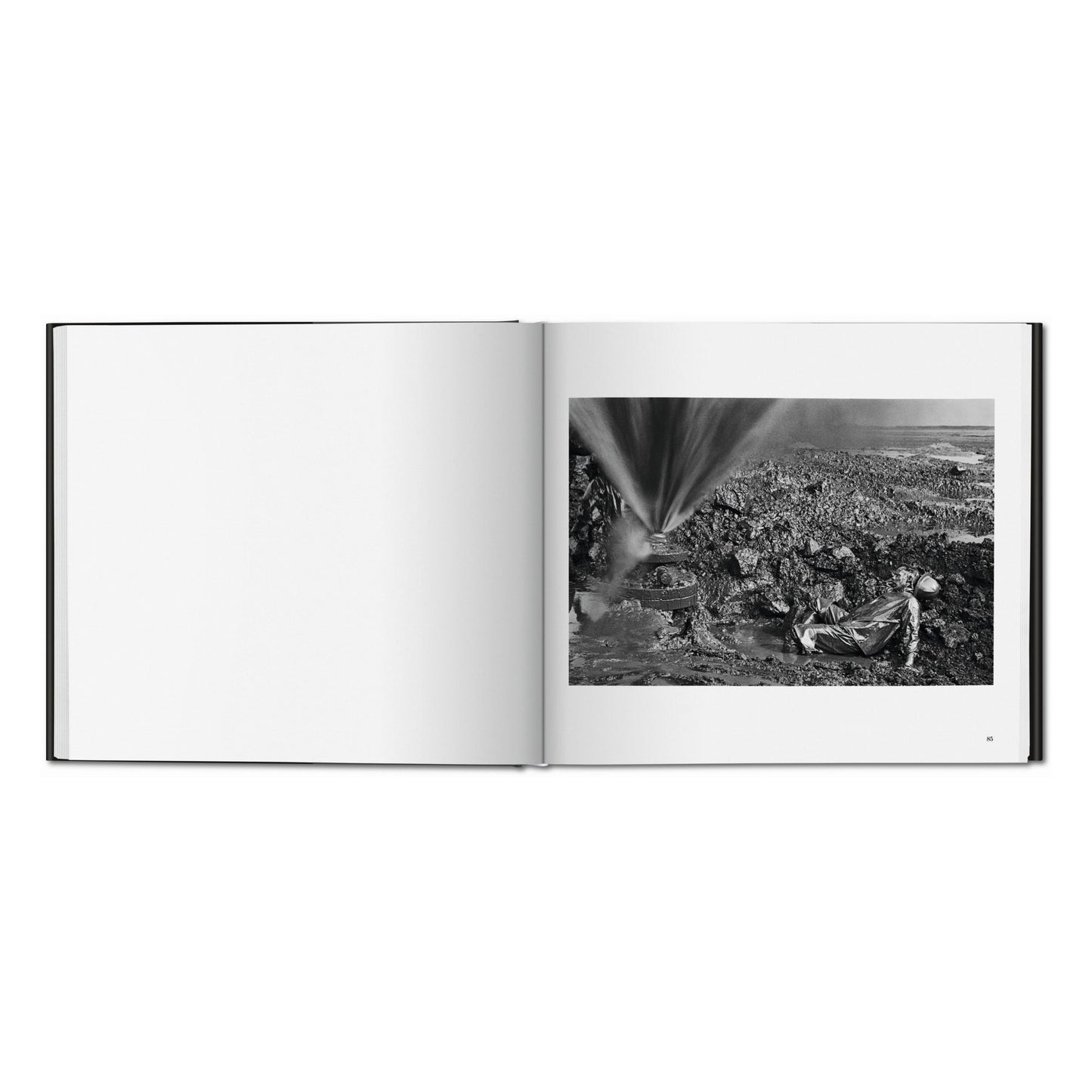Sebastião Salgado. Kuwait. A Desert on Fire (German, French, English)