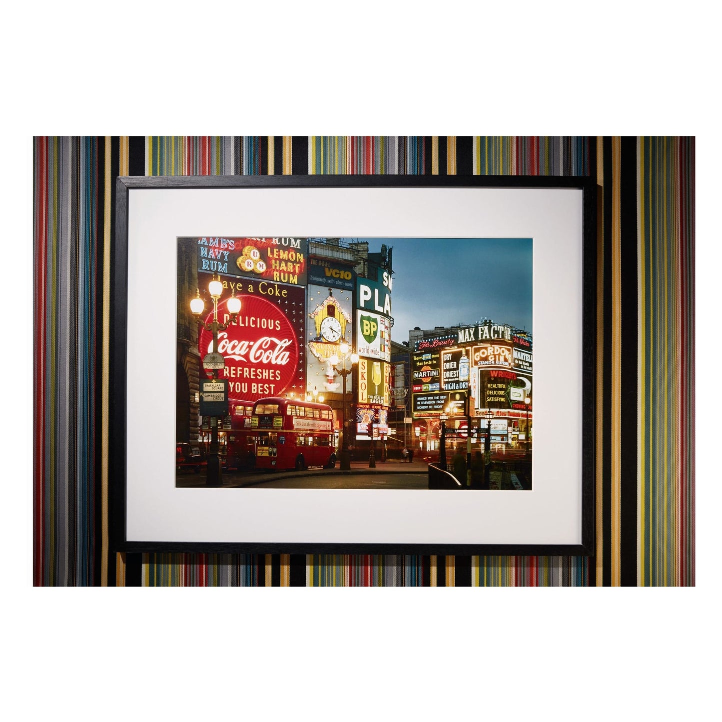 London. Portrait of a City, Paul Smith Edition No. 1–500 ‘Piccadilly Circus’ (German, French, English) (AP)