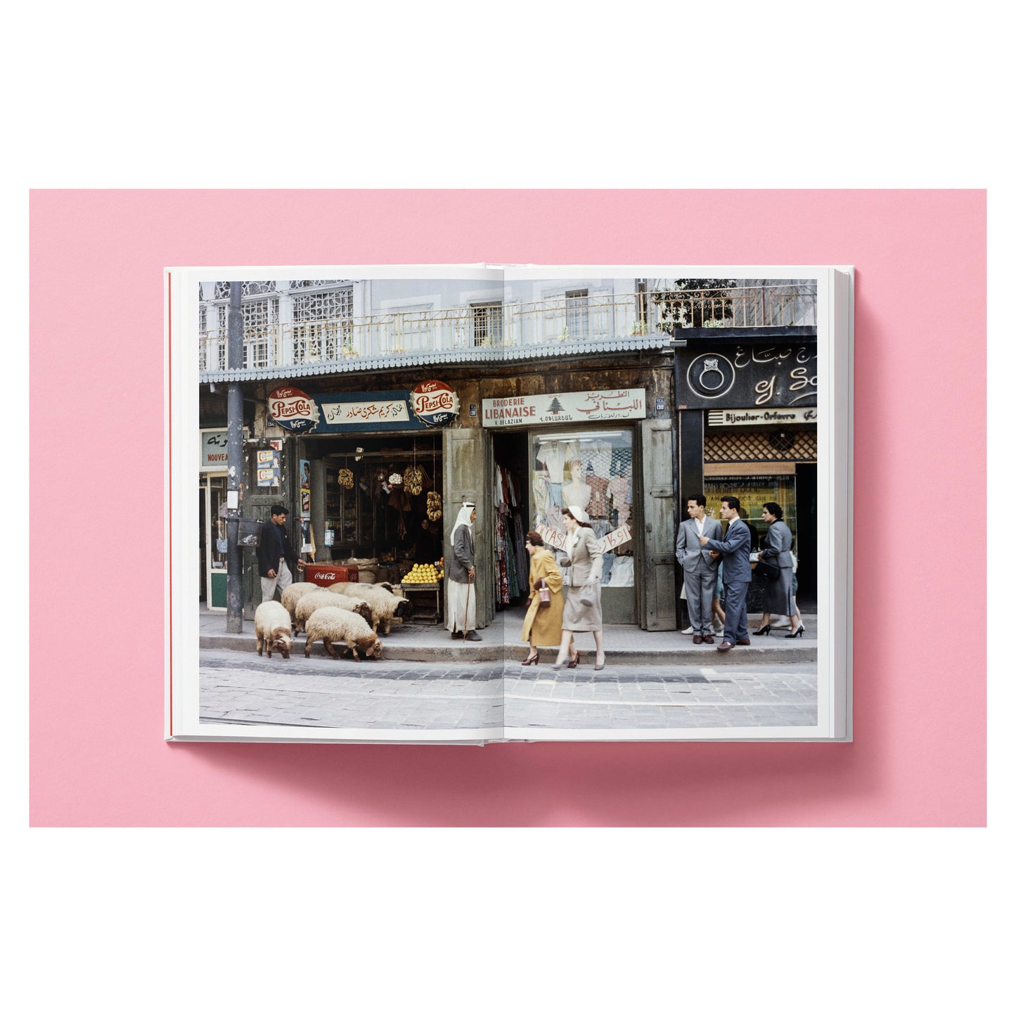 National Geographic. Around the World in 125 Years (English)