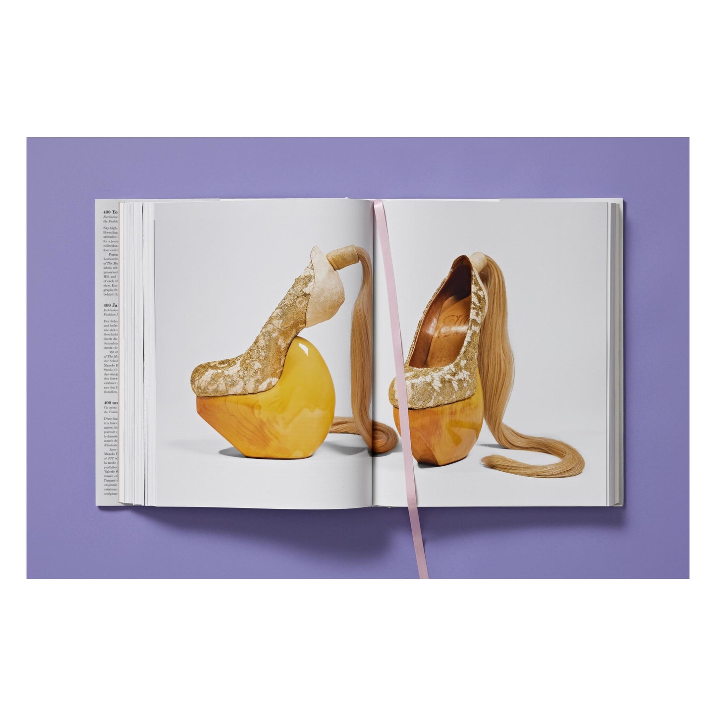 Shoes A–Z. The Collection of The Museum at FIT (German, French, English)