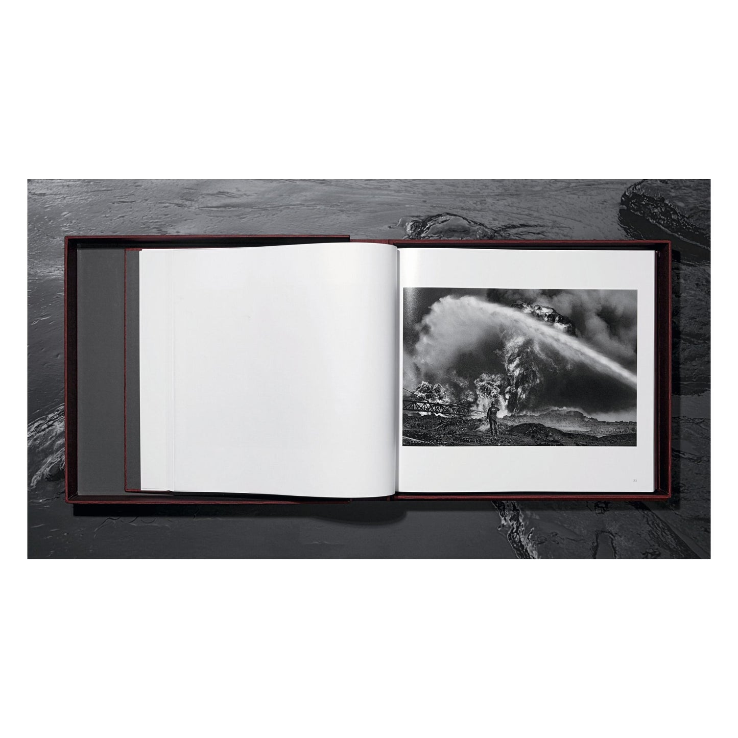 Sebastião Salgado. Kuwait. A Desert on Fire (English) (SA)