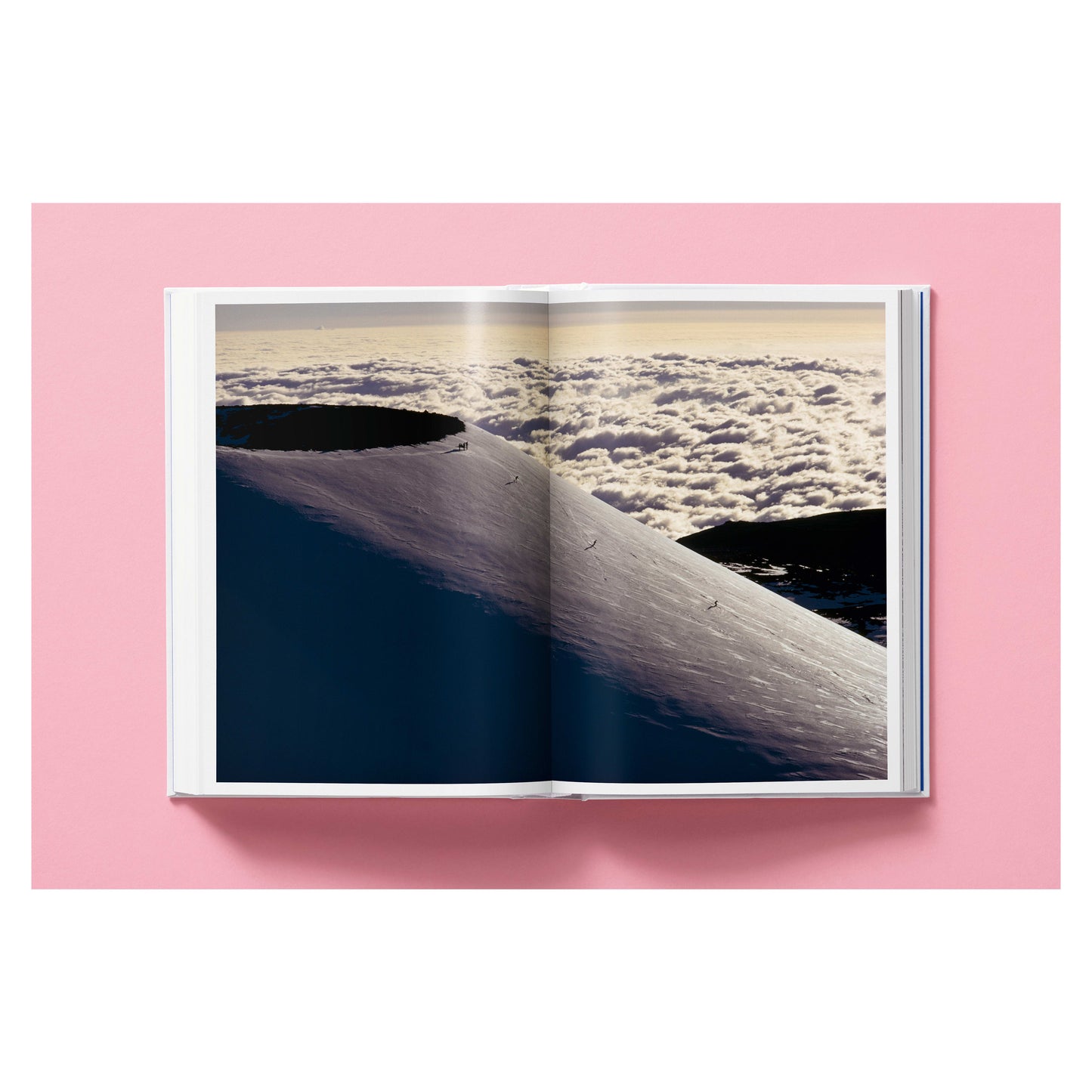 National Geographic. Around the World in 125 Years (English)