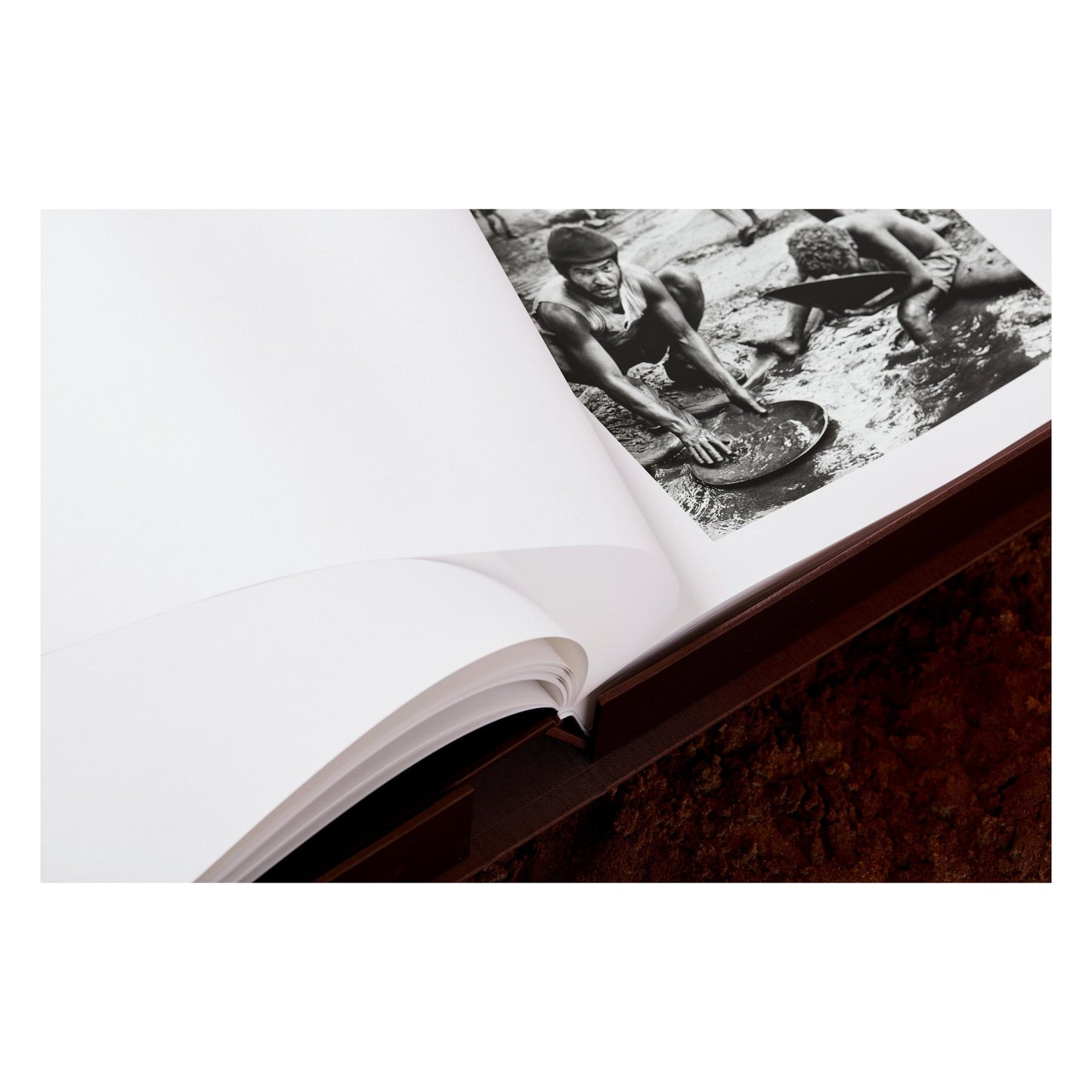 Sebastião Salgado. Gold (English) (AP)