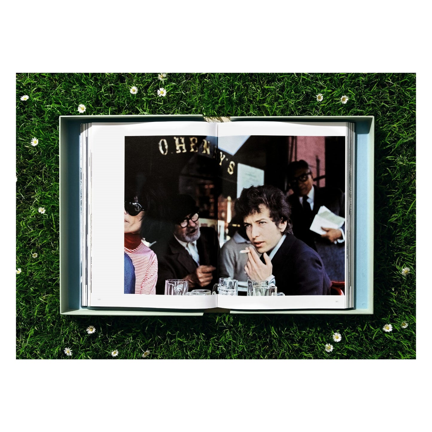 Daniel Kramer. Bob Dylan: A Year and a Day (German, French, English) (AP)