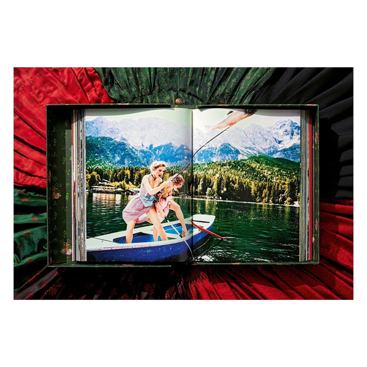 Ellen von Unwerth. Heimat, Art Edition No. 101–200 ‘The Cooks’ (German, French, English) (AP)