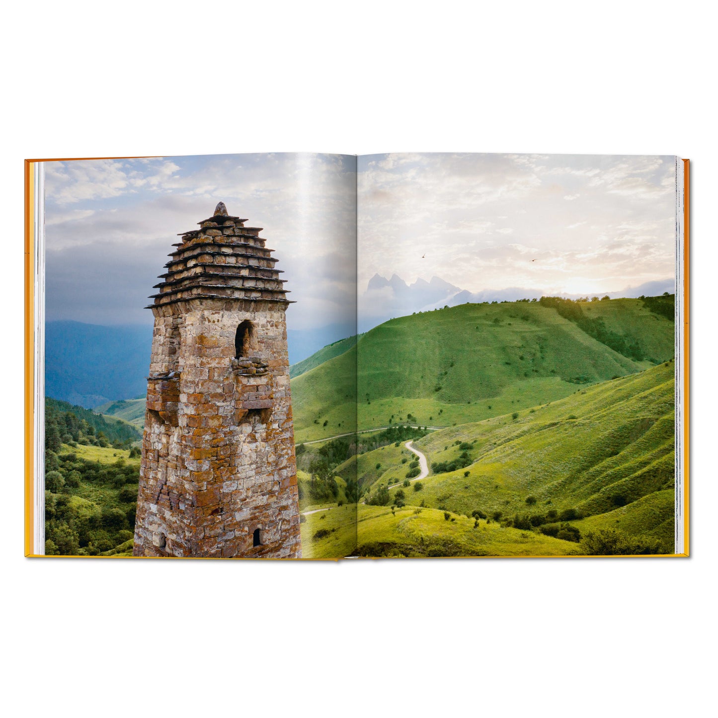 Jean Pistre. Tracing the Roots of Architecture. Traditional Buildings around the World (English)