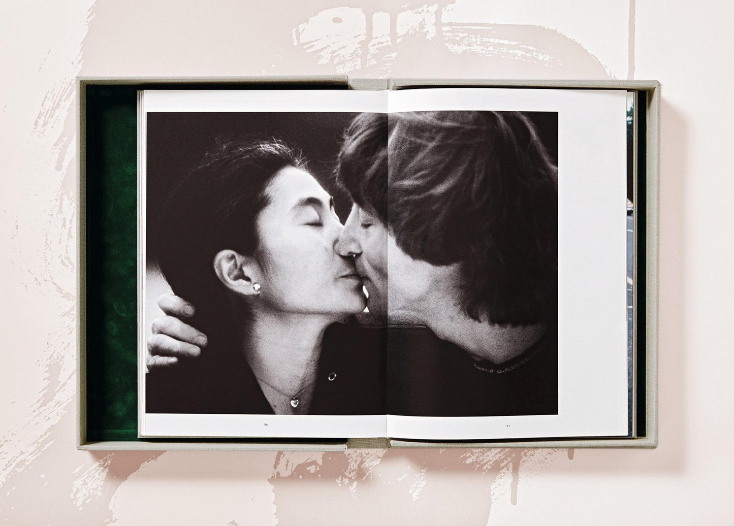 Kishin Shinoyama. John Lennon & Yoko Ono. Double Fantasy (German, French, English, Japanese)