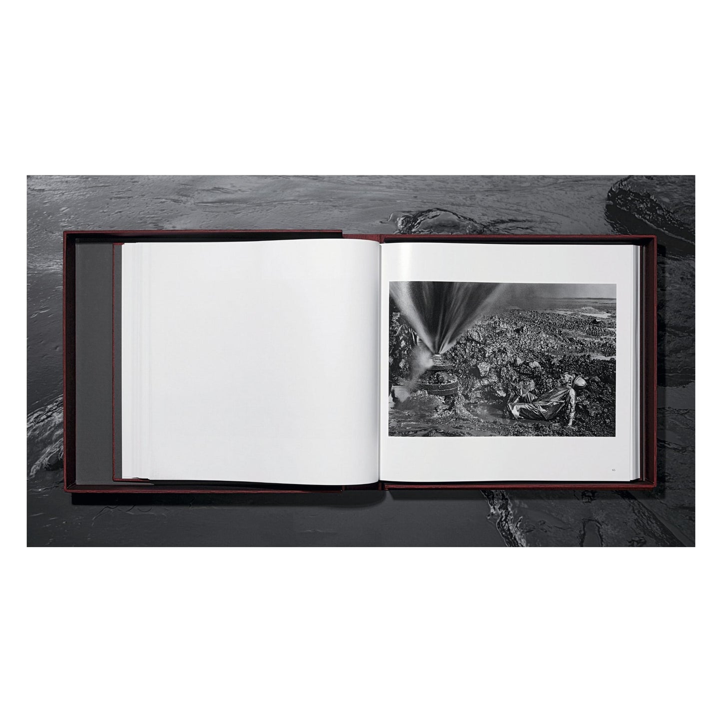Sebastião Salgado. Kuwait. A Desert on Fire (English) (SA)