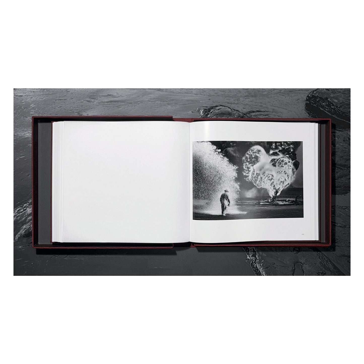 Sebastião Salgado. Kuwait. A Desert on Fire (English) (SA)