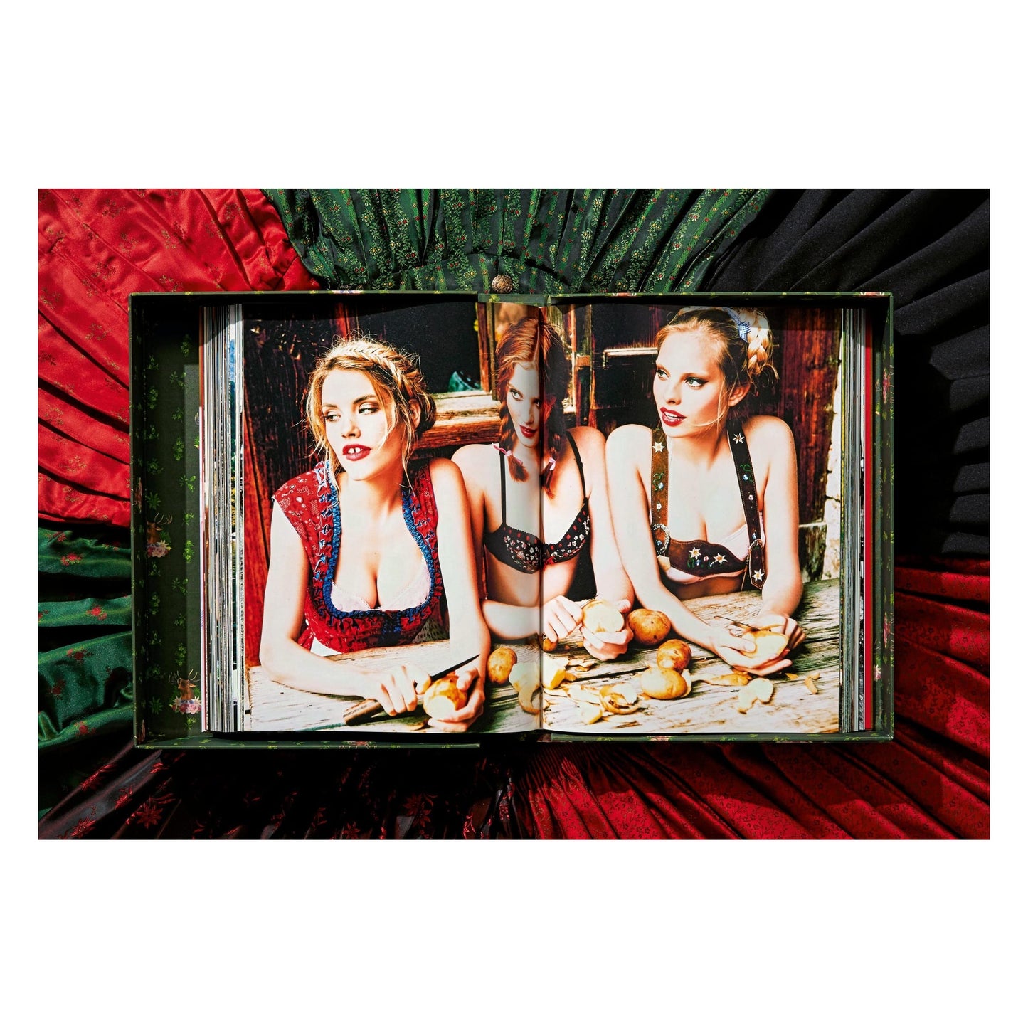 Ellen von Unwerth. Heimat, Art Edition No. 101–200 ‘The Cooks’ (German, French, English) (AP)