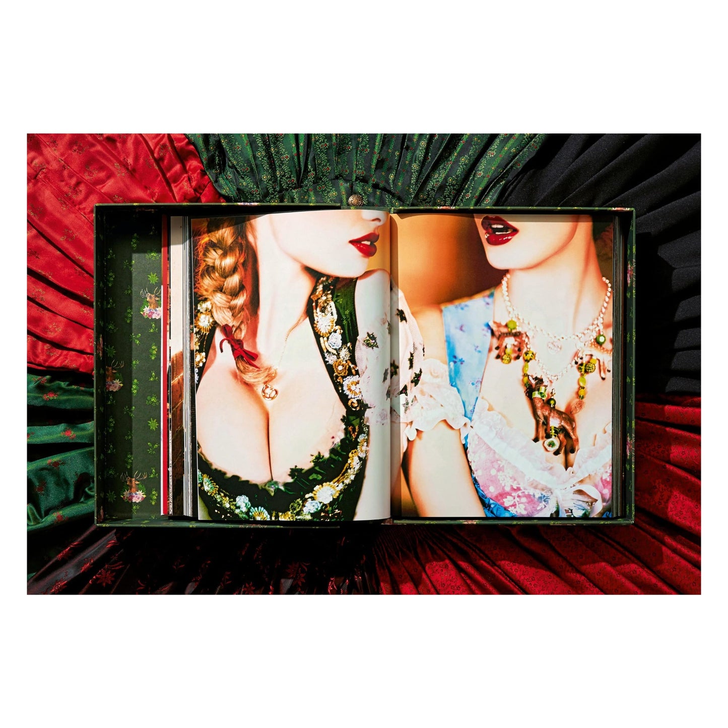 Ellen von Unwerth. Heimat, Art Edition No. 101–200 ‘The Cooks’ (German, French, English) (AP)