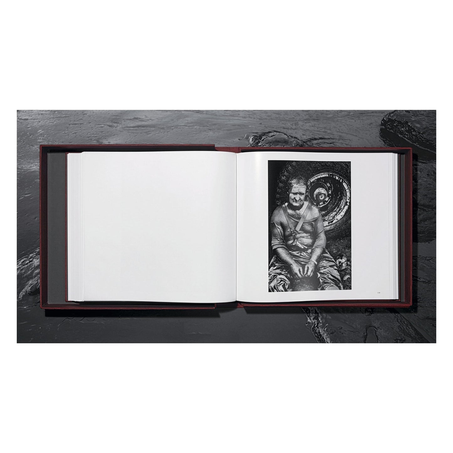 Sebastião Salgado. Kuwait. A Desert on Fire (English) (SA)