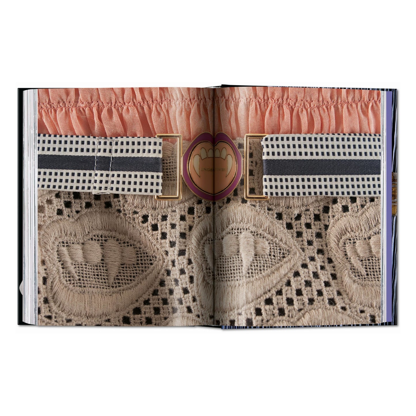 Diseñadores de moda A–Z. 40th Ed. (Spanish)