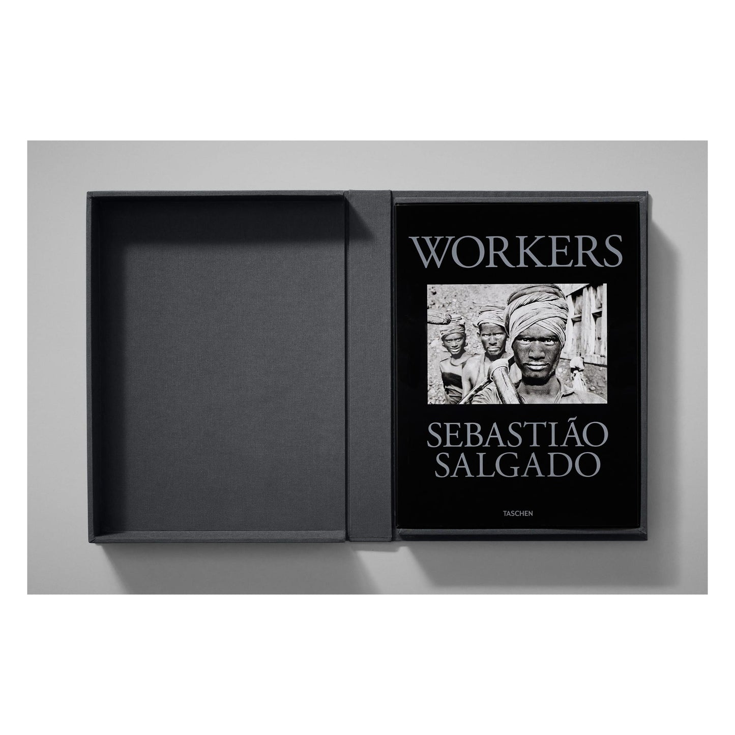 Sebastião Salgado. Workers. Art Edition No. 1–100 ‘Fishermen, Trapani, Italy, 1991’ (English) (SA)
