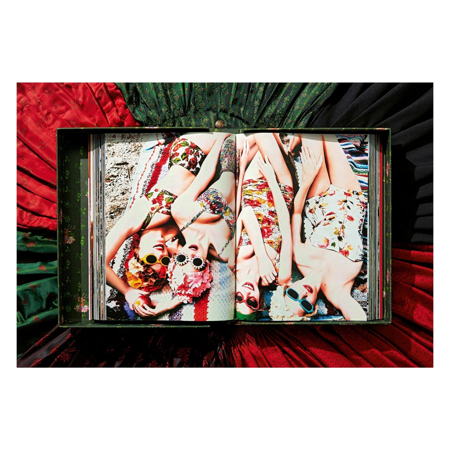 Ellen von Unwerth. Heimat, Art Edition No. 101–200 ‘The Cooks’ (German, French, English) (AP)