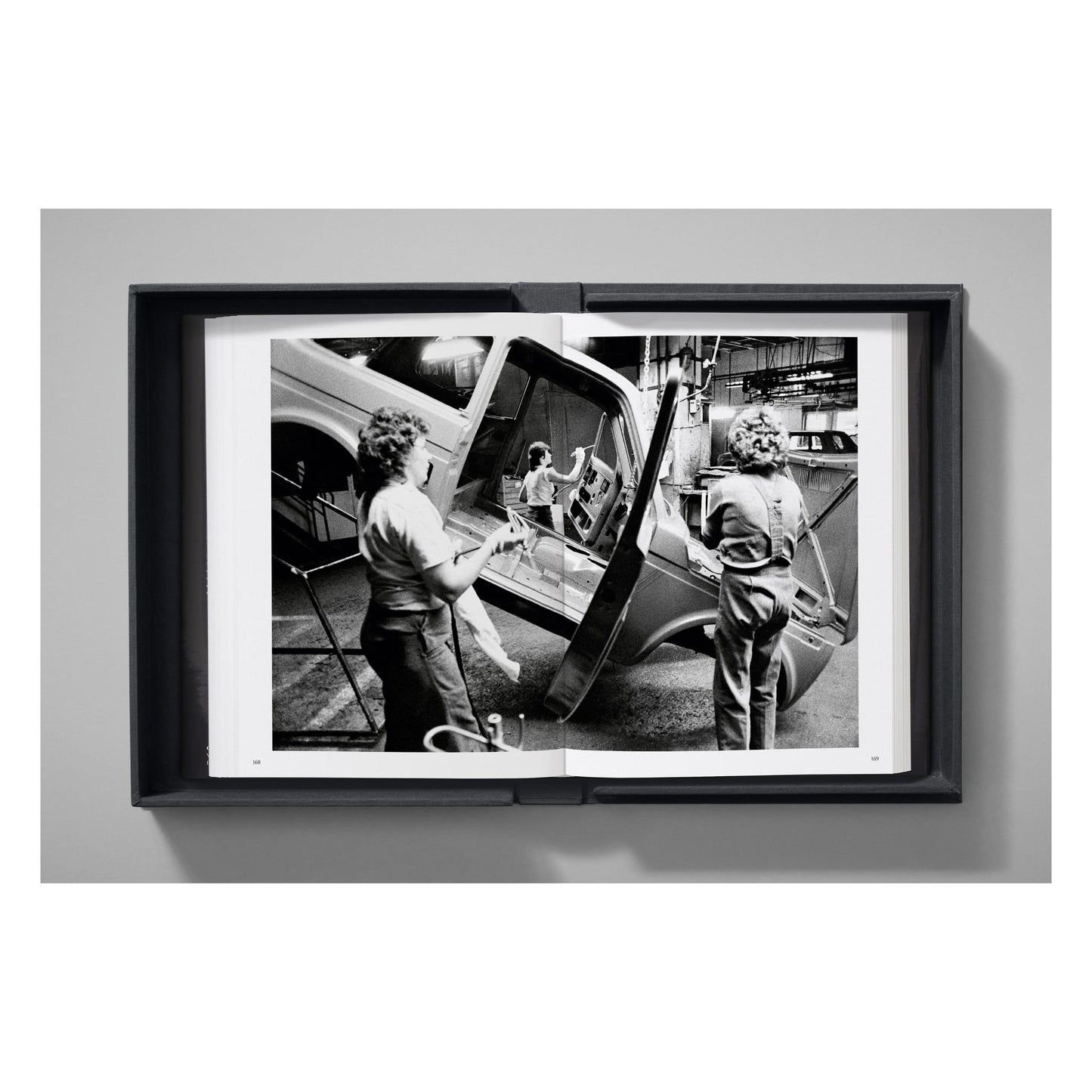 Sebastião Salgado. Workers. Art Edition No. 1–100 ‘Fishermen, Trapani, Italy, 1991’ (English) (AP)