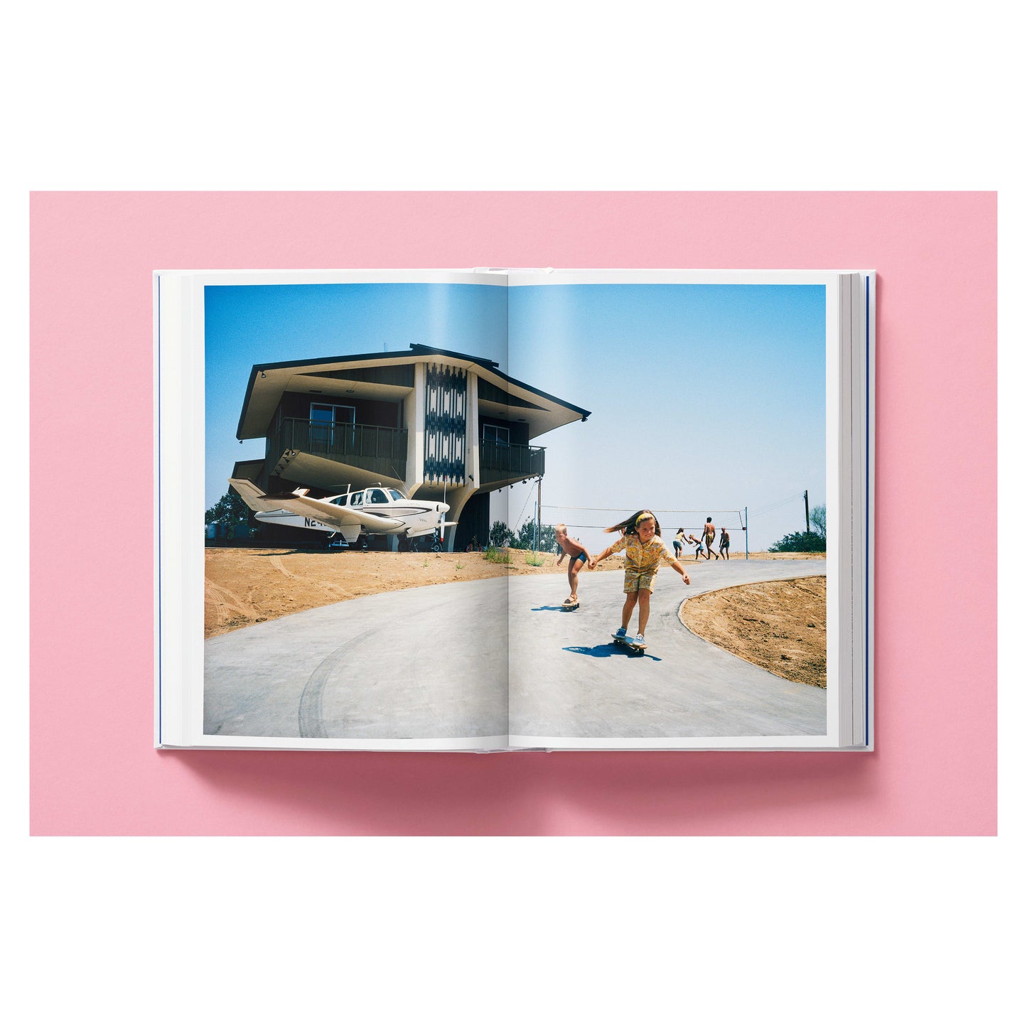 National Geographic. Around the World in 125 Years (English)