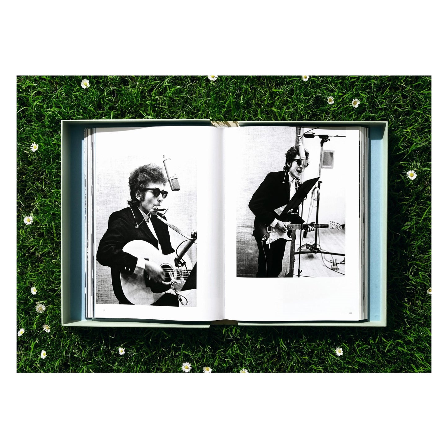 Daniel Kramer. Bob Dylan: A Year and a Day (German, French, English) (AP)