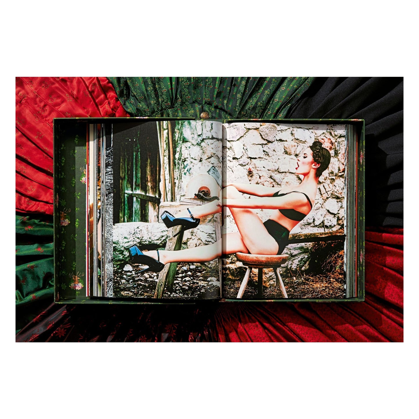 Ellen von Unwerth. Heimat, Art Edition No. 101–200 ‘The Cooks’ (German, French, English) (AP)