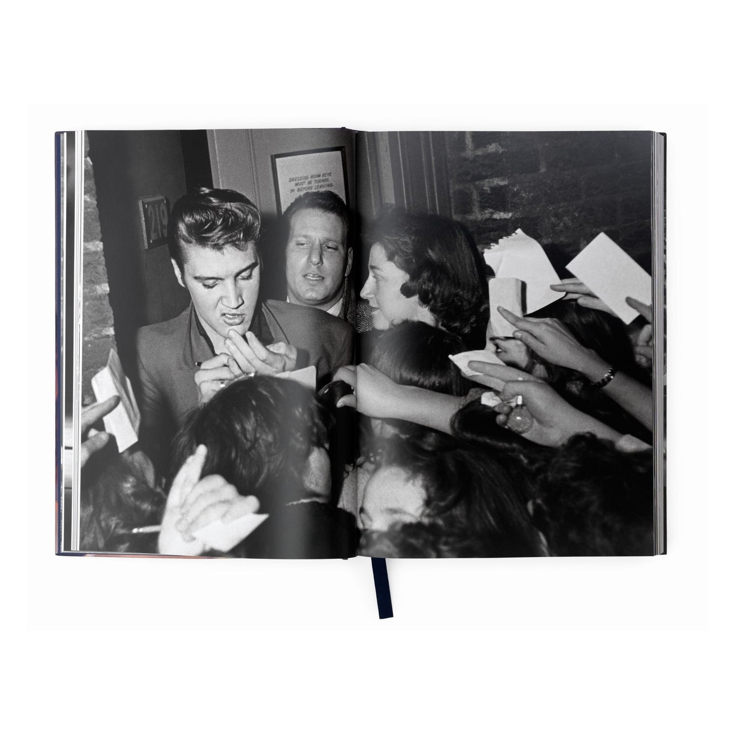 Alfred Wertheimer. Elvis and the Birth of Rock and Roll (German, French, English) (AP)