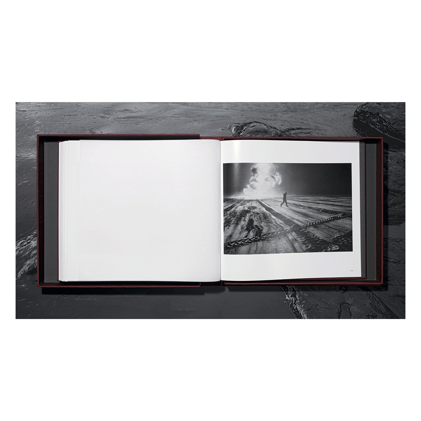 Sebastião Salgado. Kuwait. A Desert on Fire (English) (SA)
