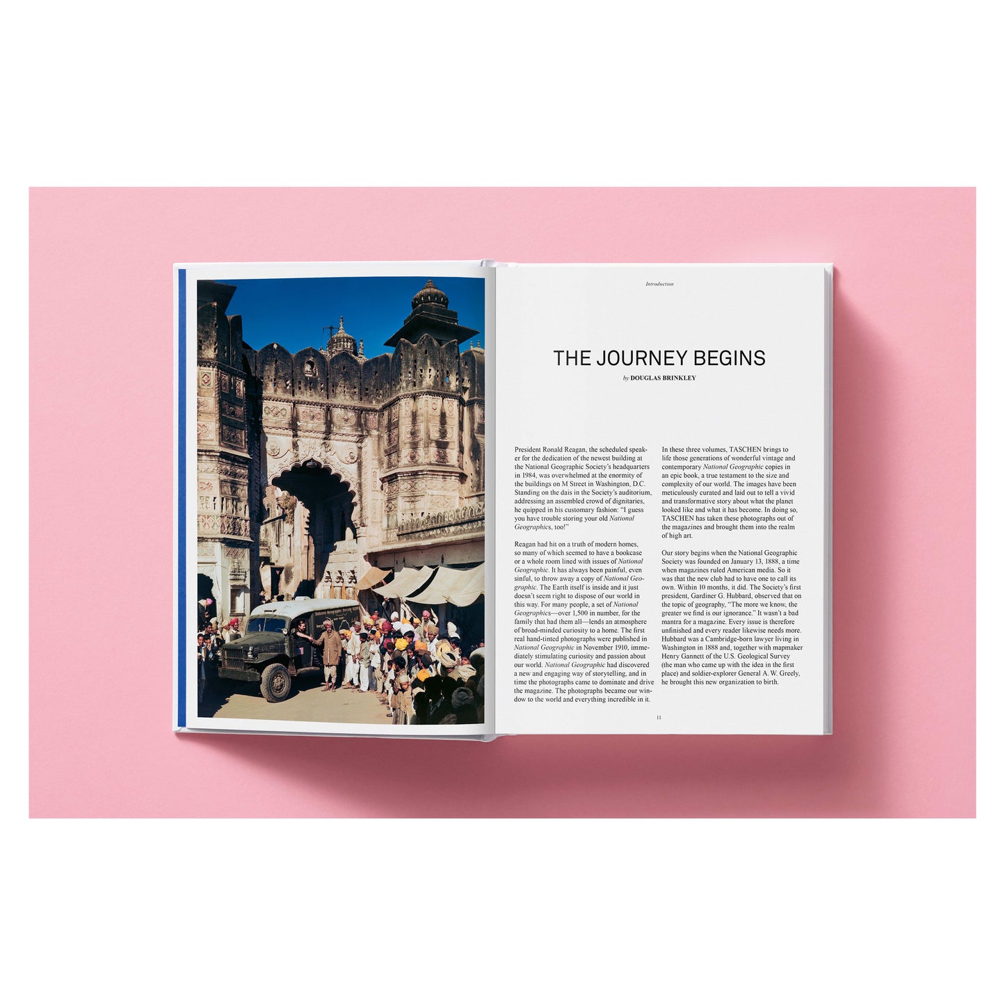 National Geographic. Around the World in 125 Years (English)