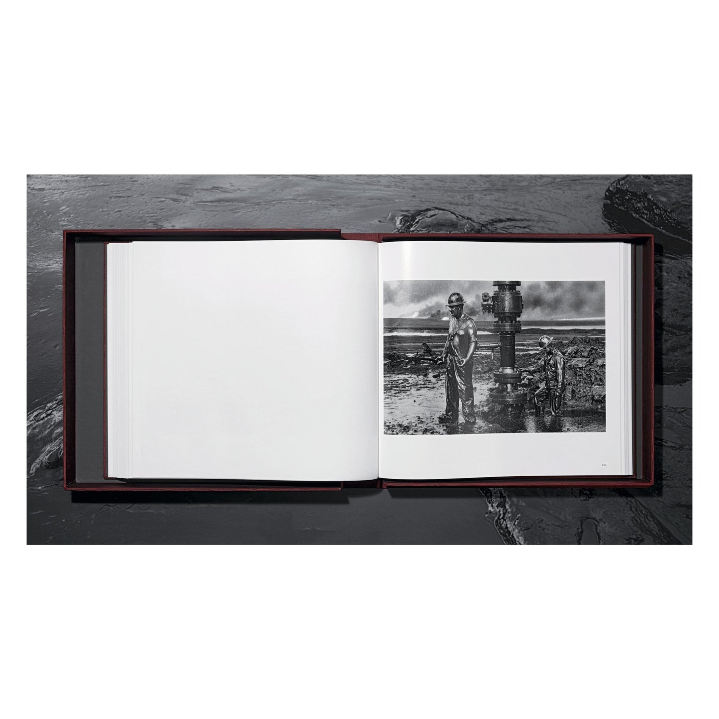 Sebastião Salgado. Kuwait. A Desert on Fire (English) (SA)