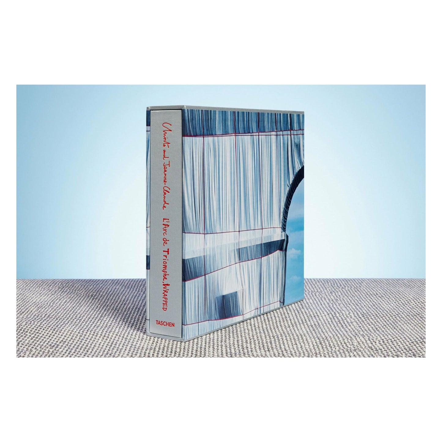 Christo and Jeanne-Claude. L'Arc de Triomphe, Wrapped, Paris (German, French, English) (AP)