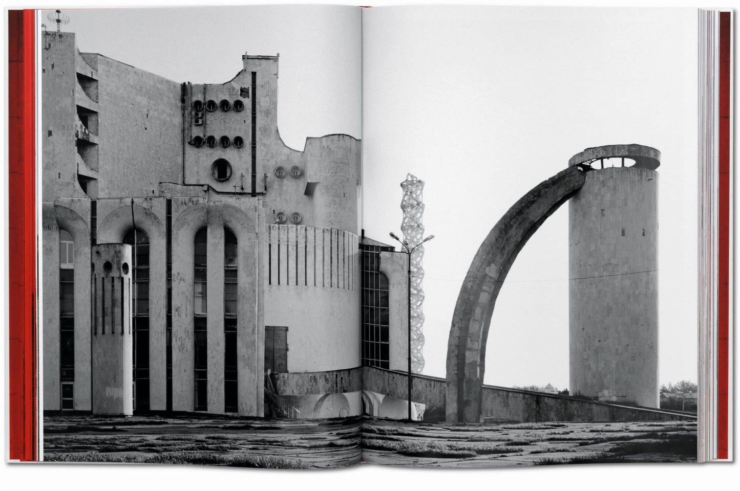 Frédéric Chaubin. CCCP. Cosmic Communist Constructions Photographed (German, French, English)