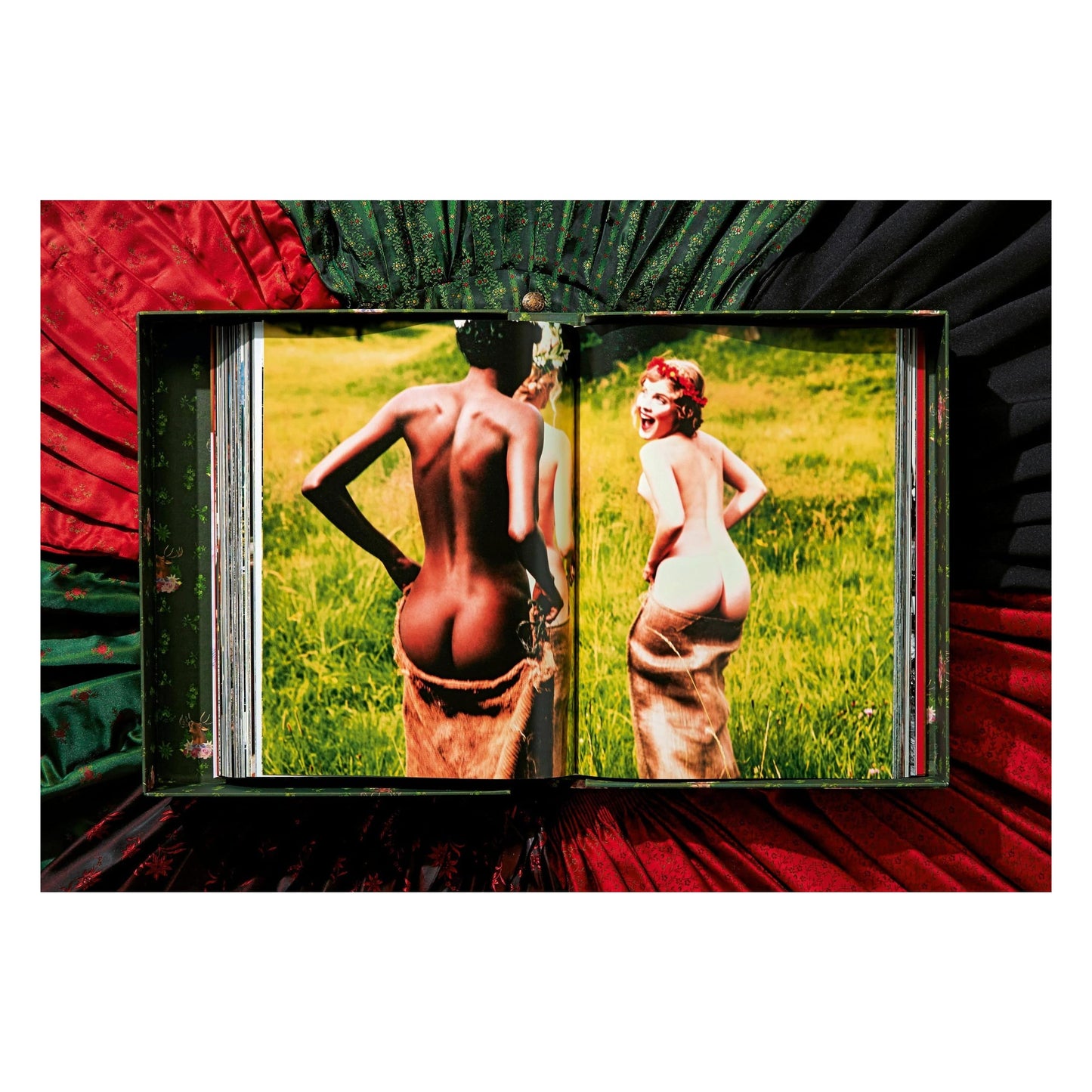 Ellen von Unwerth. Heimat, Art Edition No. 101–200 ‘The Cooks’ (German, French, English) (AP)