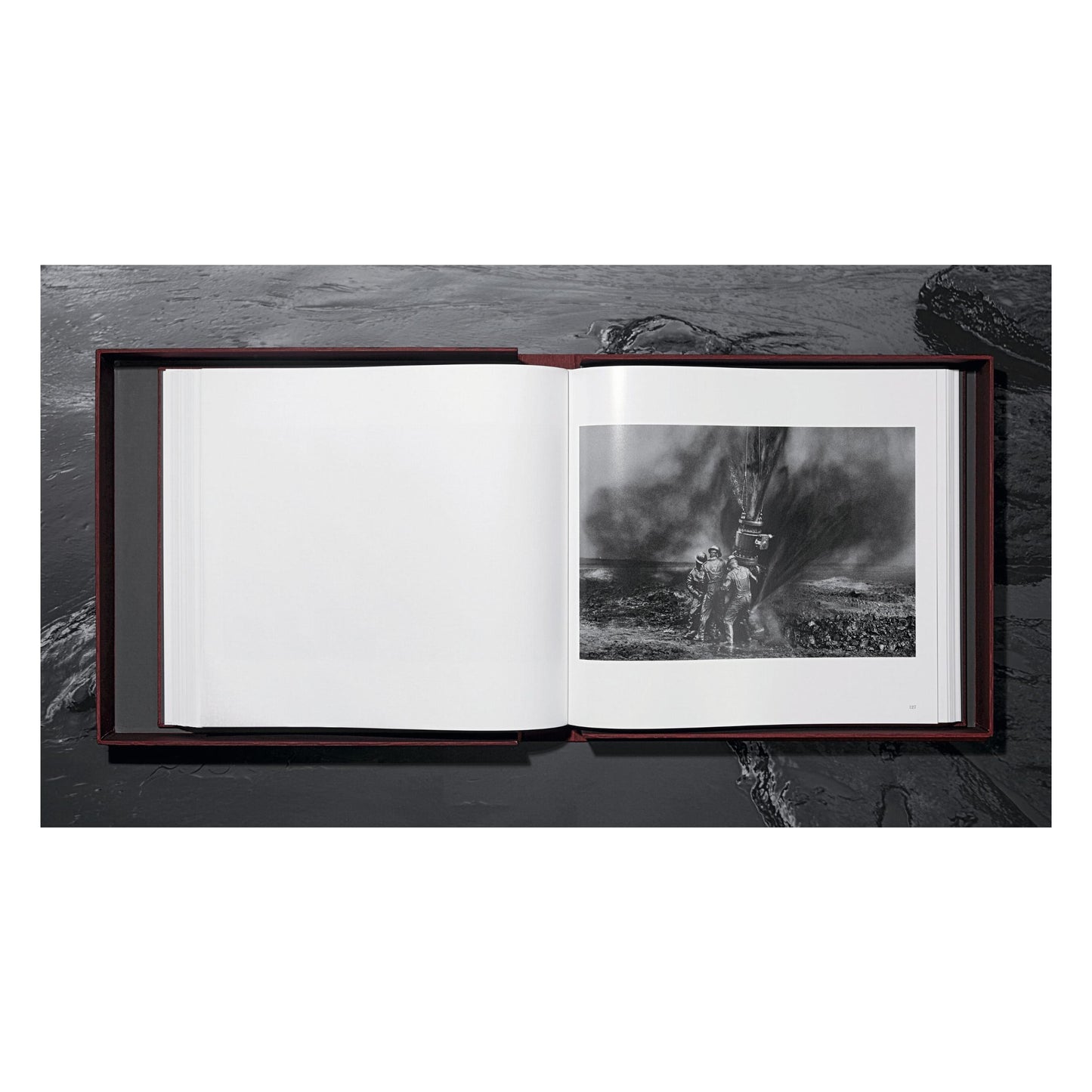 Sebastião Salgado. Kuwait. A Desert on Fire (English) (SA)