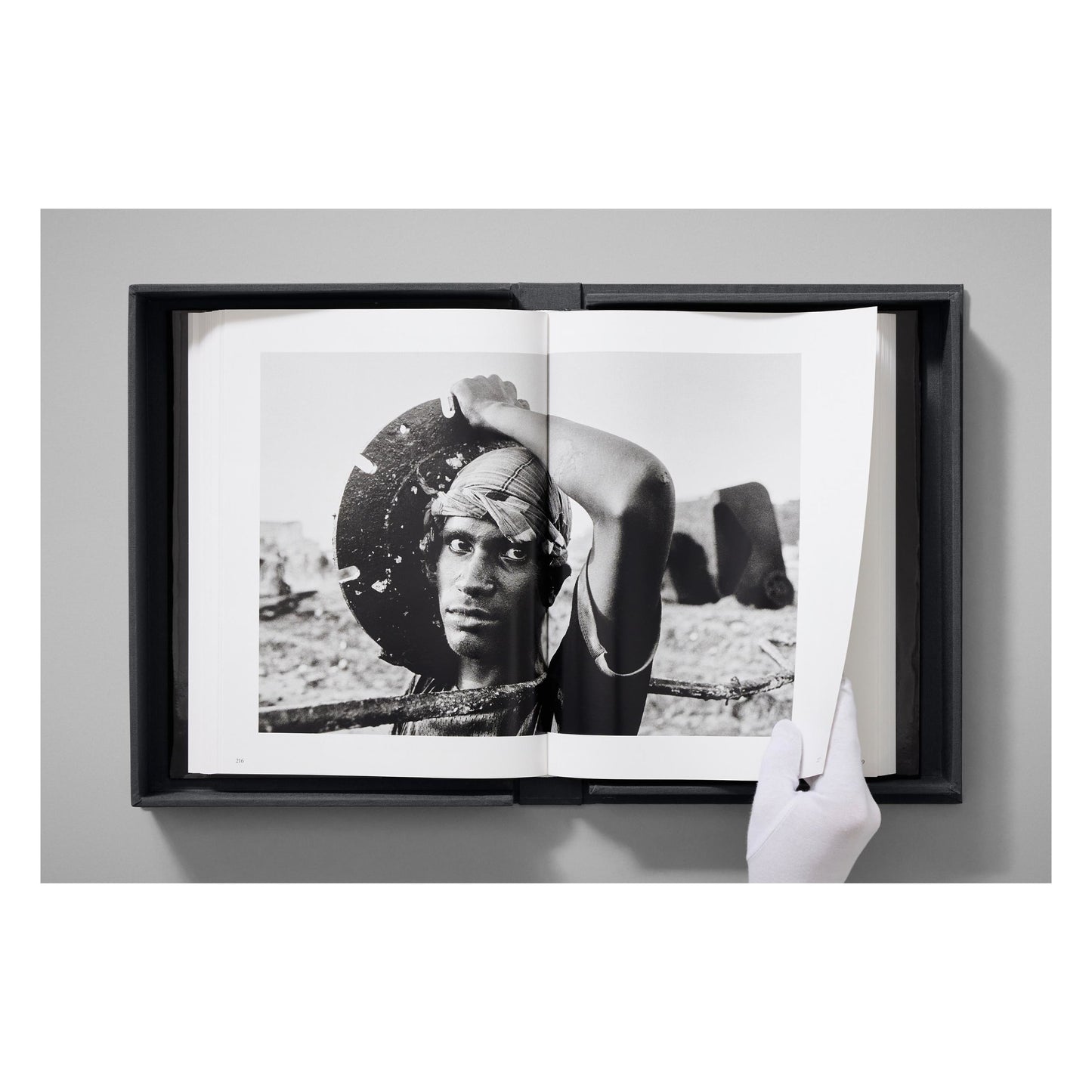Sebastião Salgado. Workers. Art Edition No. 1–100 ‘Fishermen, Trapani, Italy, 1991’ (English) (AP)
