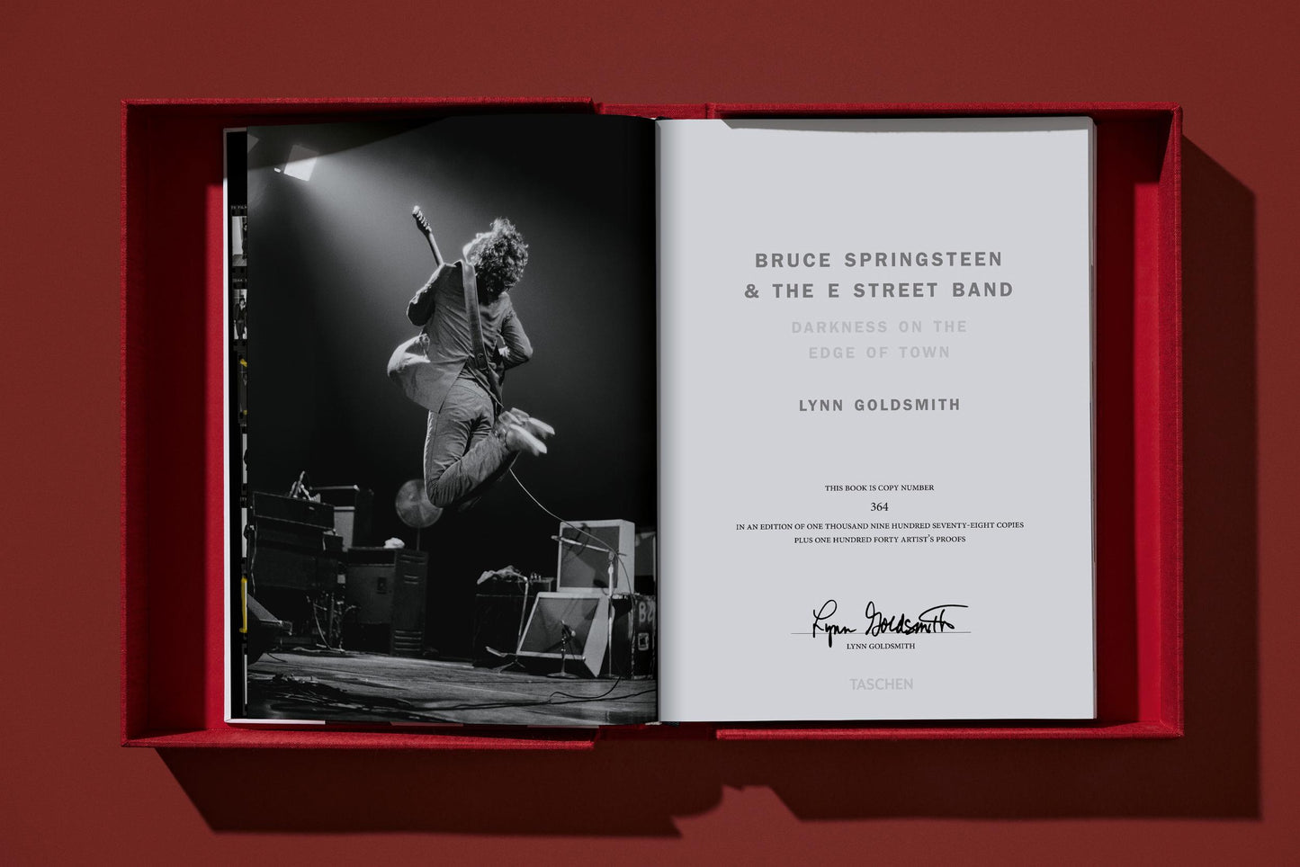 Lynn Goldsmith. Bruce Springsteen & The E Street Band. Art Edition No. 101–200 ‘Bruce with Mic Stand, 1978’ (German, French, English)