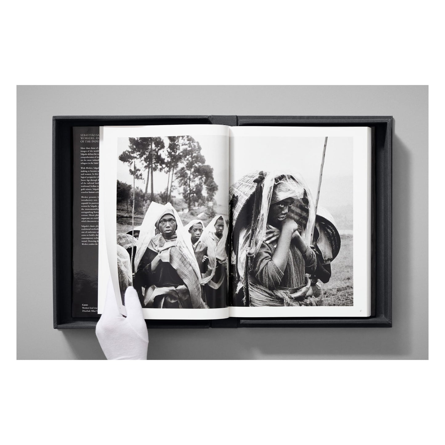 Sebastião Salgado. Workers. Art Edition No. 1–100 ‘Fishermen, Trapani, Italy, 1991’ (English) (AP)