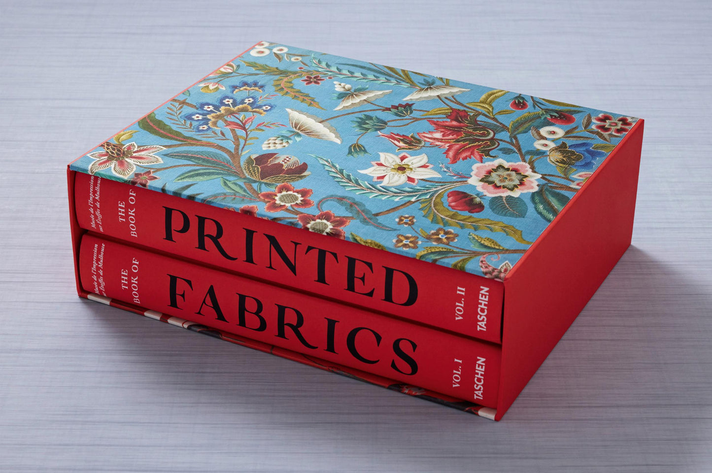 The Book of Printed Fabrics. From the 16th century until today (German, French, English)