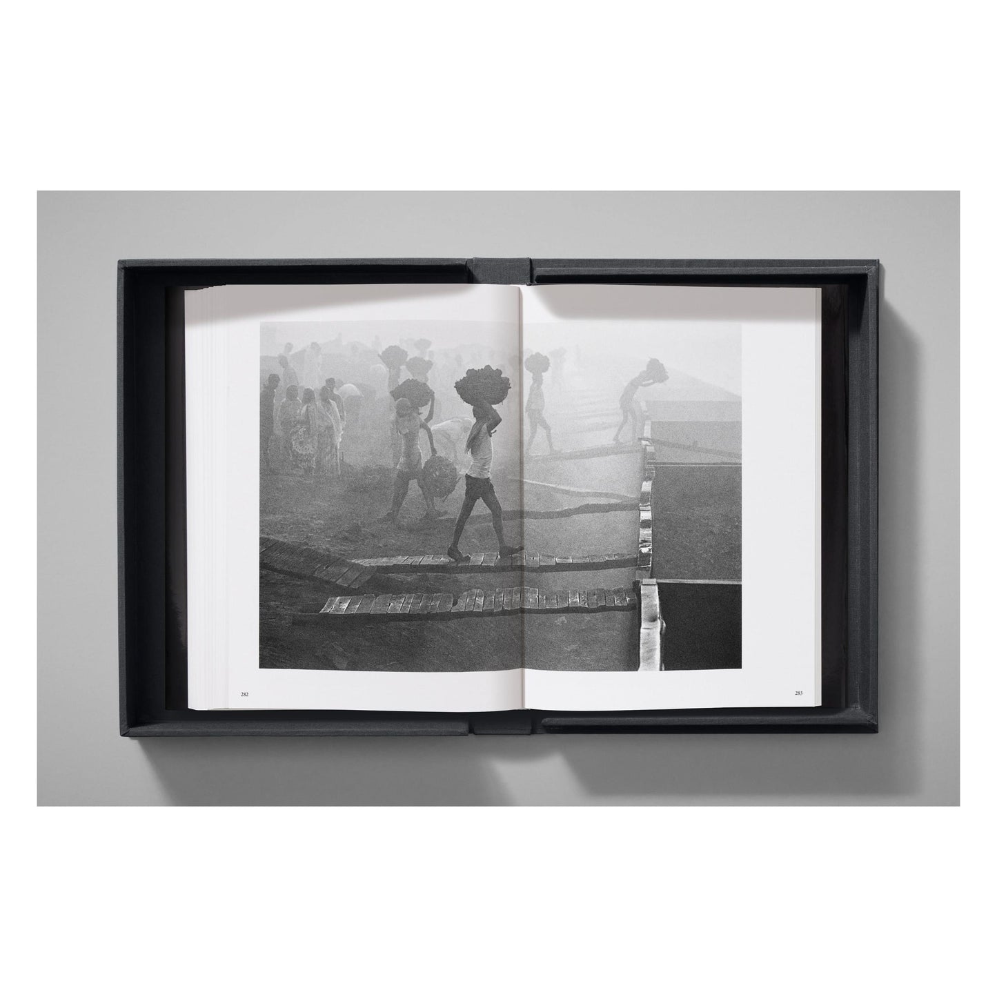 Sebastião Salgado. Workers. Art Edition No. 1–100 ‘Fishermen, Trapani, Italy, 1991’ (English) (SA)