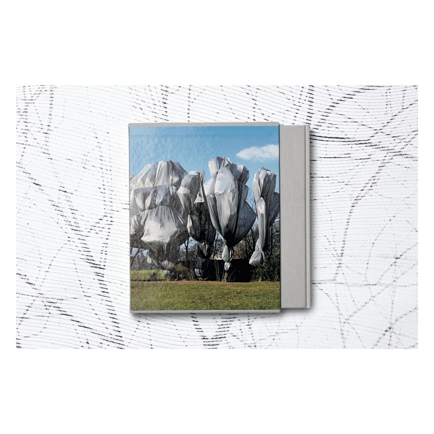 Christo and Jeanne-Claude. Wrapped Trees. Basel 1997–1998 (German, French, English)