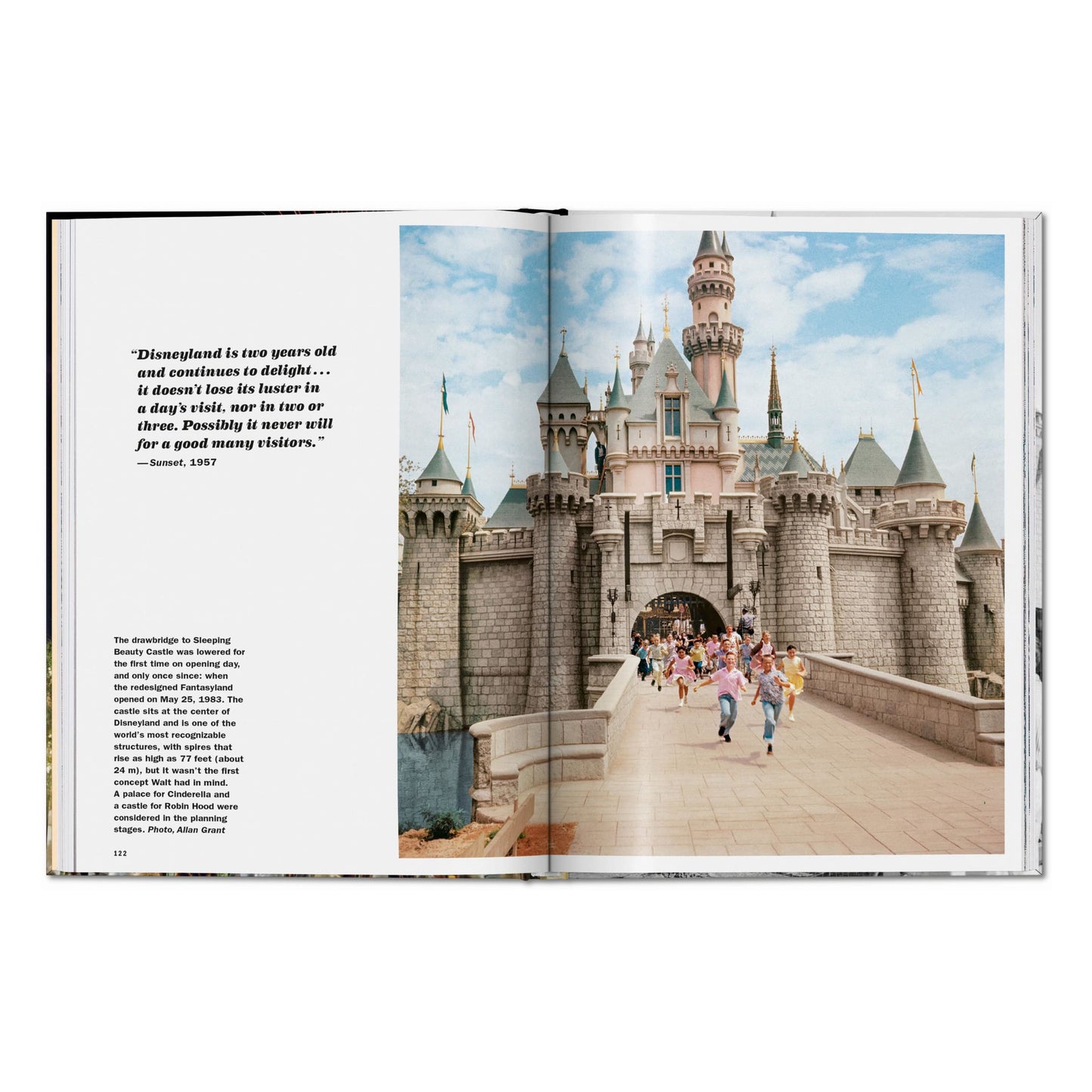 Walt Disney’s Disneyland (English)