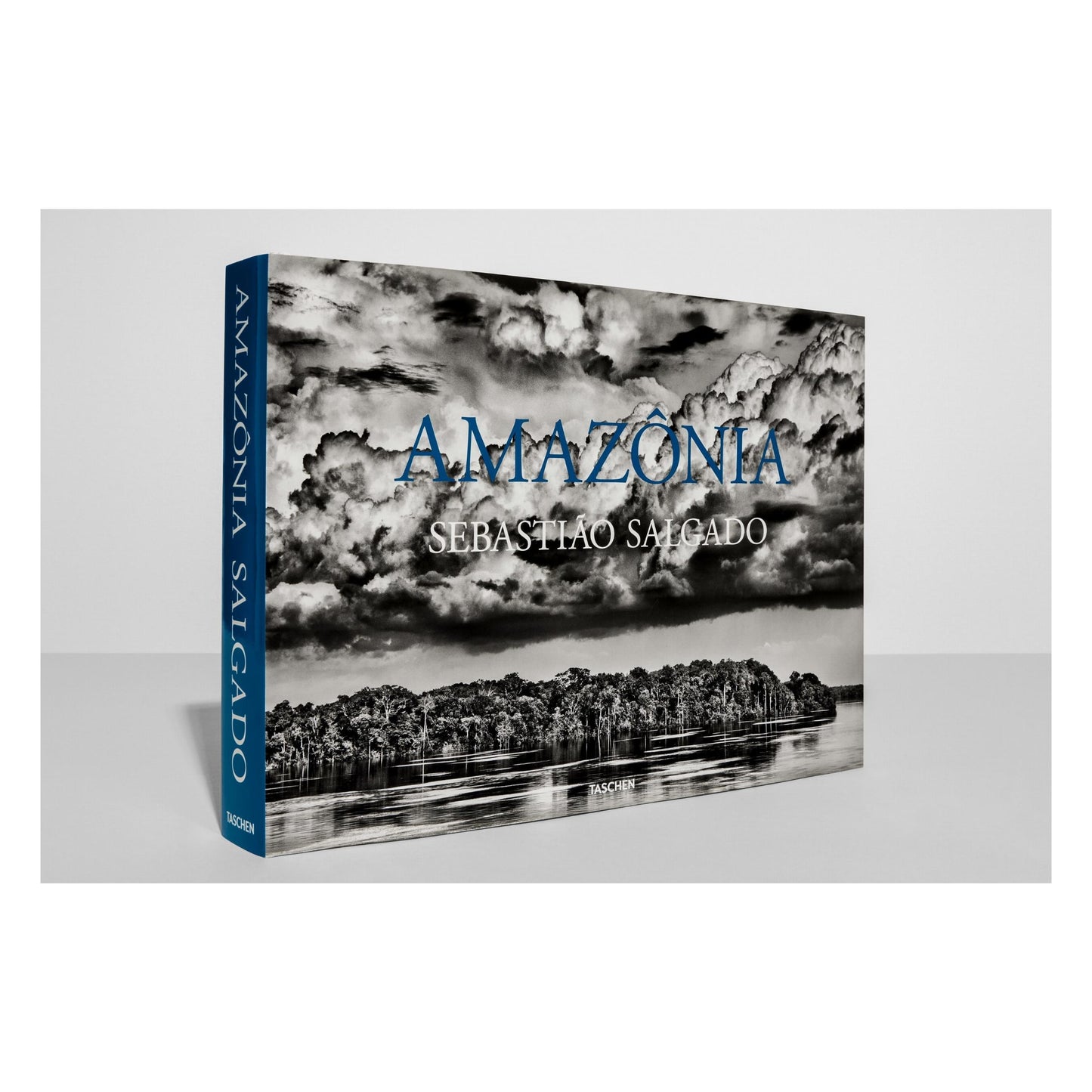 Sebastião Salgado. Amazônia (English)