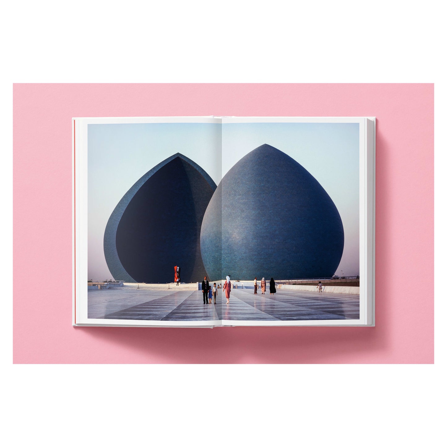 National Geographic. Around the World in 125 Years (English)