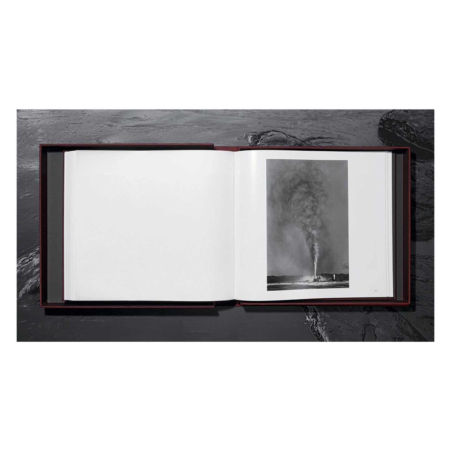Sebastião Salgado. Kuwait. A Desert on Fire (English) (SA)